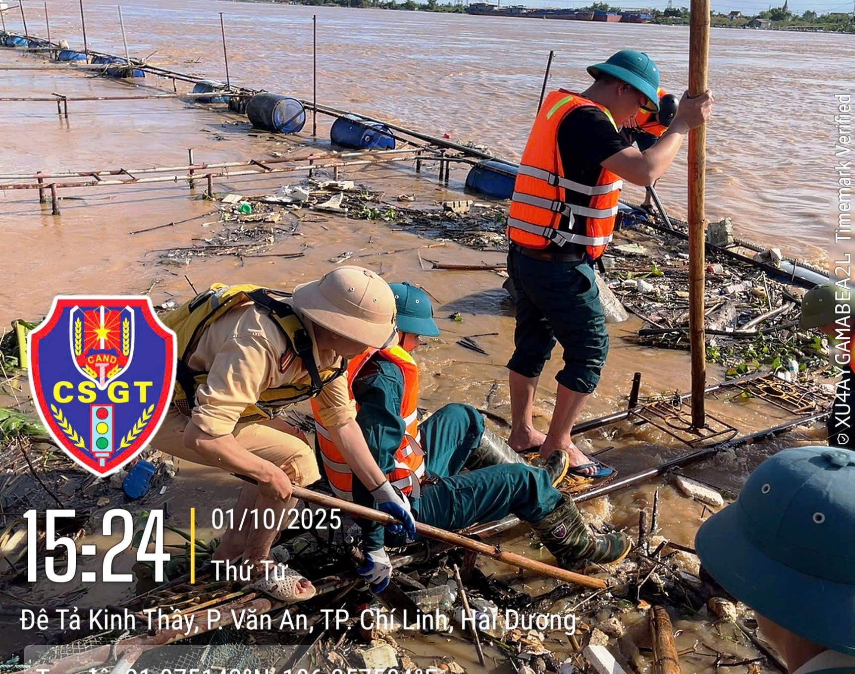 Phòng Cảnh sát giao thông: Hỗ trợ hộ nuôi cá lồng tại Sông Kinh Thầy phòng ngừa và khắc phục hậu quả bão BUALOI